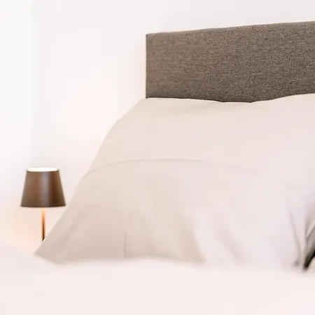 Апарт-отель Loomz Living Self-check-in 4*